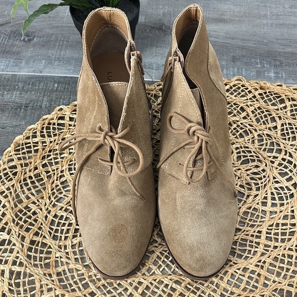 LUCKY Shylow Beige Wedge Zippered Ankle Boot Size 7 - Picture 13 of 13